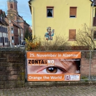 Ein Banner macht auf Zonta says No aufmerksam